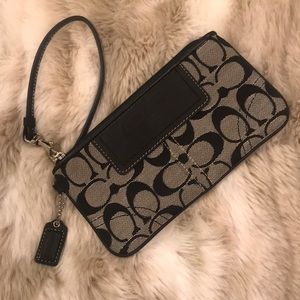 NWOT Authentic Coach Signature Wristlet - Black